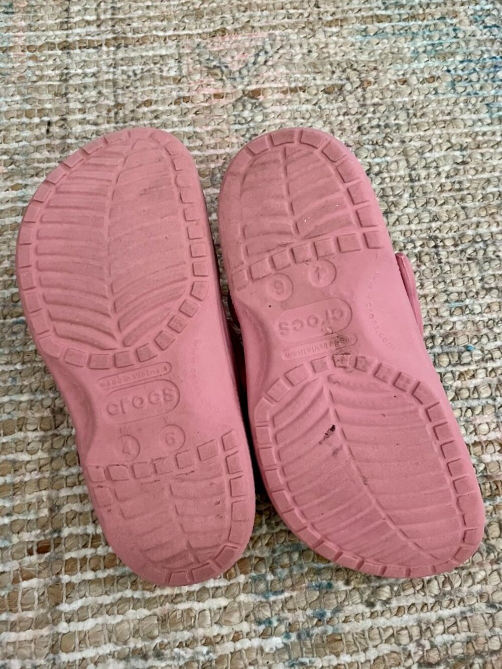 Crocs Rose Pink Clogs Slip ons Women's 6 Men's 4 - Picture 6 of 7